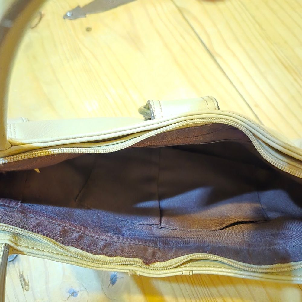 Elegant Tan Women's Purse - Picture 6 of 7